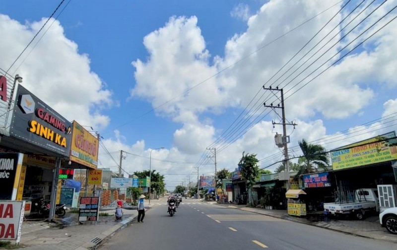 Bán đất và nhà tại mặt tiền đường D6, phường An Phú, Thành phố Thuận An, Bình Dương nay là trung tâm phường An Phú, thành phố Hồ Chí Minh.